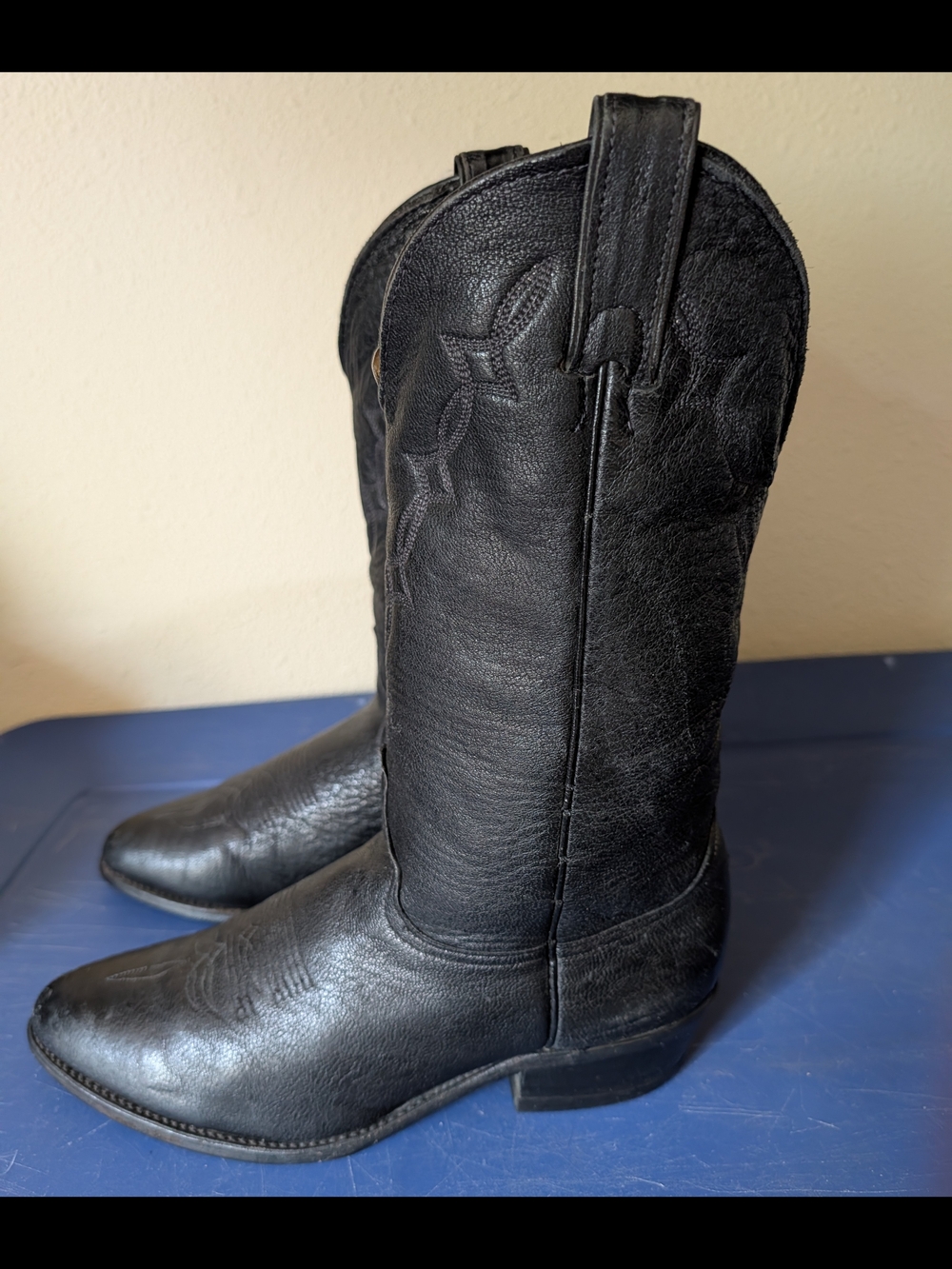 Classic Black Leather Cowboy Boots - Men. Size 9 EE. Soft Leather.